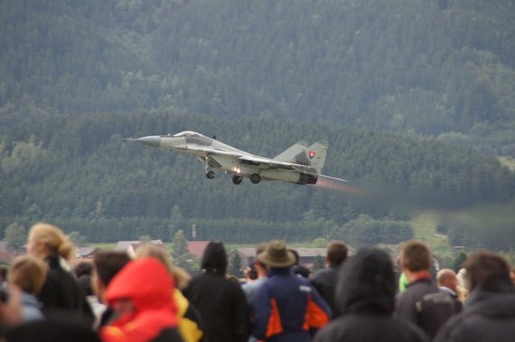 MiG 29 "Fulcrum" ("Falke") der slowakischen Luftwaffe beim Start mit eingeschalteten Nachbrenner in Zeltweg - Foto: Anton Wildberger