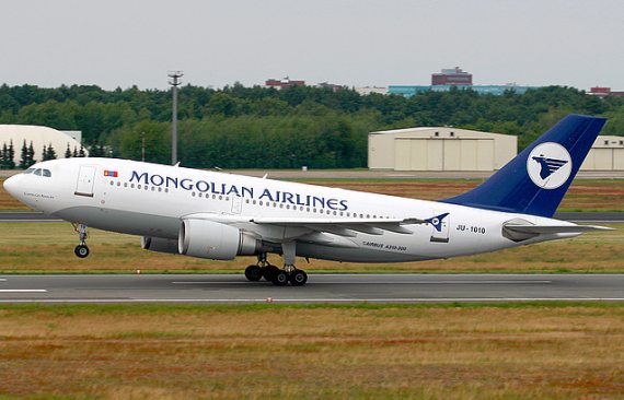 A310-300 von MIAT in Berlin Tegel - Foto: Konstantin von Wedelstädt A310-300 von MIAT in Berlin Tegel - Foto: Konstantin von Wedelstädt