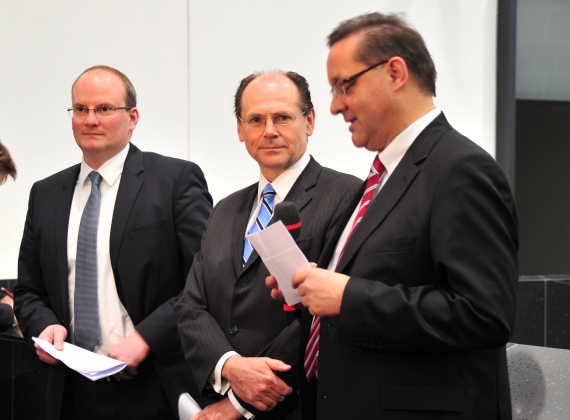 Flughafenvorstand Julian Jäger, AUA-Vorstand Peter Malanik und Flughafenvorstand Günther Ofner Flughafenvorstand Julian Jäger, AUA-Vorstand Peter Malanik und Flughafenvorstand Günther Ofner
