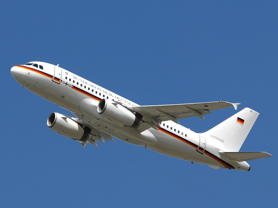 Airbus A 319CJ "15+02" kurz nach dem Start auf der 29 - Foto: P. Radosta / Austrian Wings