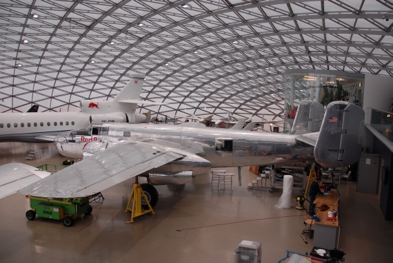 B-25 zur Wartung im Hangar 8 während der Winterpause.