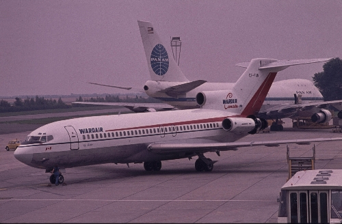 Pan Am Boeing 747-100 in Wien; im Vordergrund eine Boeing 727-100 der kanadischen Chartergesellschaft Wardair - Foto: Frank Ebeling