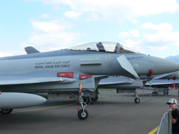 Während in Österreich von einigen Medien und politischen Parteien primitivst gegen den Eurofighter gehetzt wird, entscheiden sich immer mehr Exportkunden wie etwa die saudiarabischen Luftstreitkräfte, für das modernste Kampfflugzeug der Gegenwart - Foto: Franz Zussner