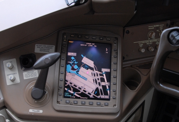 Papierkrieg ade! Elektronische Plandarstellung im modernen Cockpit der Triple Seven von Eva Air Papierkrieg ade! Elektronische Plandarstellung im modernen Cockpit der Triple Seven von Eva Air