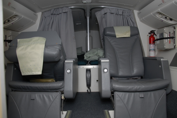 Auf Langstreckenflügen können sich Piloten und Flugbegleiter in das so genannte Crewrest zurückziehen um sich zu erholen Auf Langstreckenflügen können sich Piloten und Flugbegleiter in das so genannte Crewrest zurückziehen um sich zu erholen