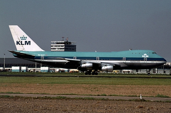 Die PH-BUF "Rijn" im Jahr 1976 im Amsterdam; obwohl es sich um eine Maschine der Baureihe -200 handelte, verfügte sie nur über 3 Fenster im Oberdeck - Foto: T. Zenthof