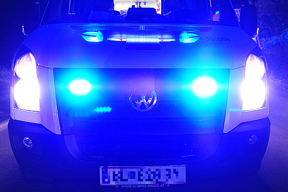 Einsatzfahrzeug Rettungsdienst Blaulicht Symbolbild Sujetbild Foto PA Austrian Wings Media Crew