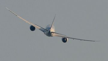 Symbolbild Sujetbild Boeing 787 Dreamliner Verkehrsflugzeug Verkehrsluftfahrt Flugverkehr Foto Huber Austrian Wings Media Crew