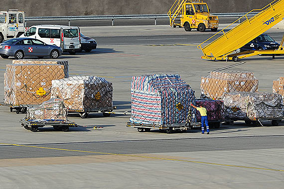 Cargo Luftfracht Air Cargo Symbolbild Sujetbild Foto PA Austrian Wings Media Crew