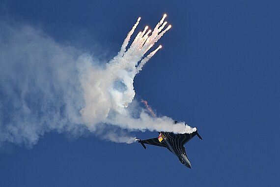 DSC_1548 Airpower 2016 Belgium Air Force F-16 Flares Foto Huber Austrian Wings Media Crew