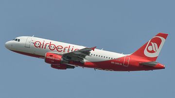 NIKI Airbus A319 OE-LNA in Air Berlin Farben Foto Huber Austrian Wings Media Crew