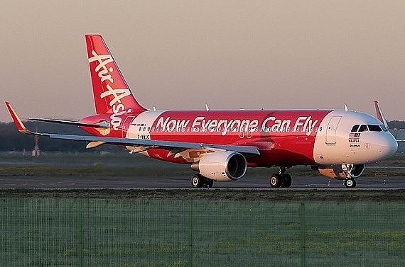 Ein Airbus A320 der Air Asia mit Sharklets - Foto: Olivier Gregoire
