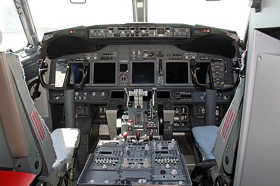 ILA 2014 Cockpit Turkish Airlines Boeing 737 Foto Nicoloas Eschenbach