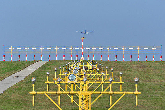Airbus NIKI Verkehrsflugzeug Start Landebahn 34 Pistenbefeuerung ILS-Antenne Symbolbild Sujetbild Foto PA Austrian Wings Media Crew
