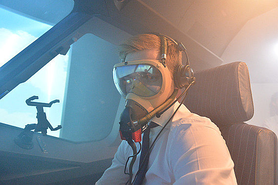 Symbolbild Sujetbild Rauch im Cockpit Smoke in the Cockpit Foto Huber Austrian Wings Media Crew_024