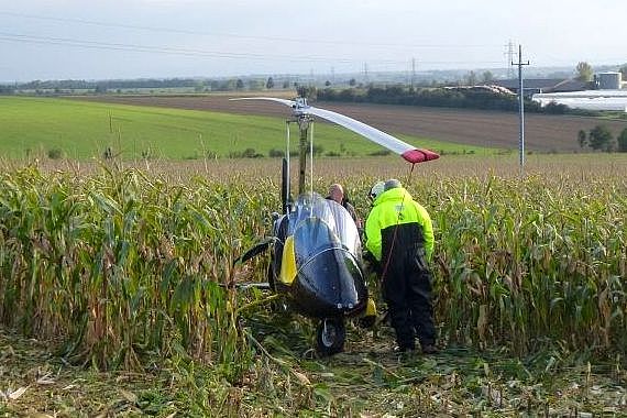 Gyrocopter-Notlandung im Bezirk Tulln - Foto: Feuerwehr Großweikersdorf