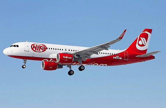 Der NIKI Airbus A320 mit Sharklets im Landeanflug auf Hamburg-Fuhlsbüttel - Foto: Thorge Schmidt