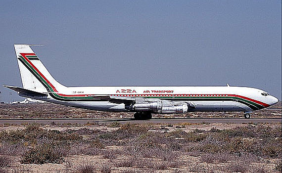 Boeing 707-330C, ST-AKW, der Azza Air Transport, aufgenommen 2001 in Sharjah - Foto: Thomas Posch