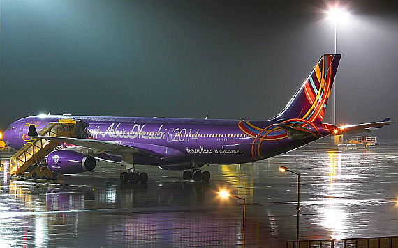 Etihad Airways Airbus A330 A6-AFA visit abu dhabi sonderlackierung Austrian Wings Media Crew