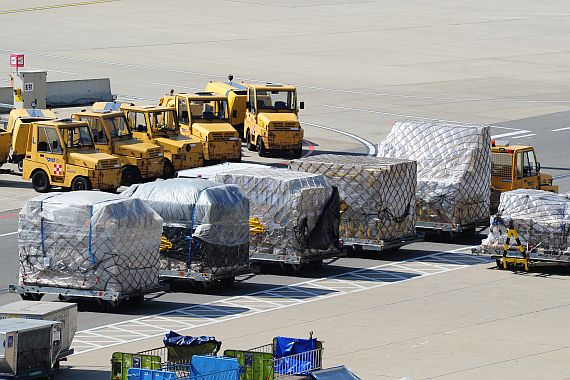 Luftfracht Aircargo, Air Cargo Cargo Symbolbild Sujetbild Foto PA Austrian Wings Media Crew