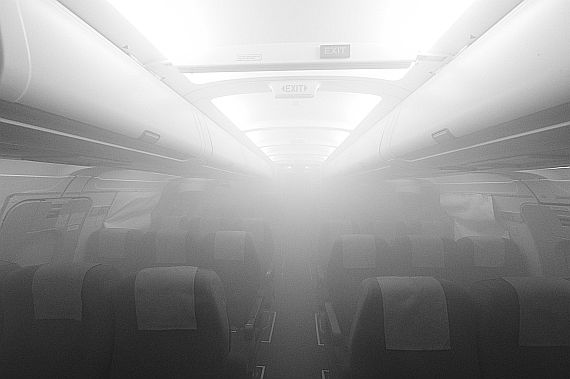 Mittelstarker Rauch in der Kabine Smoke in the Cabin_3 Symbolbild Sujetbild Foto PA Austrian Wings Media Crew