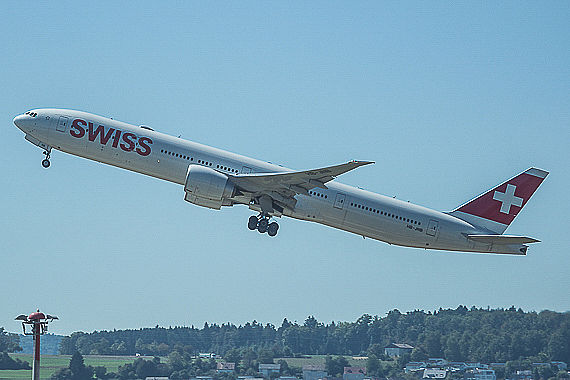 Start der Swiss B777 "HB-JNB" nach Los Angeles in ZRH über Rwy 16 Foto Ingrid Muhr