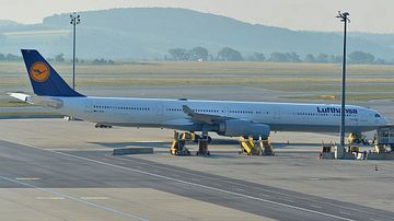 Lufthansa Airbus A340-600 D-AIHZ Foto Huber Austrian Wings Media Crew