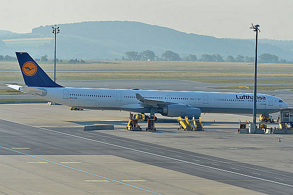Lufthansa Airbus A340-600 D-AIHZ Foto Huber Austrian Wings Media Crew