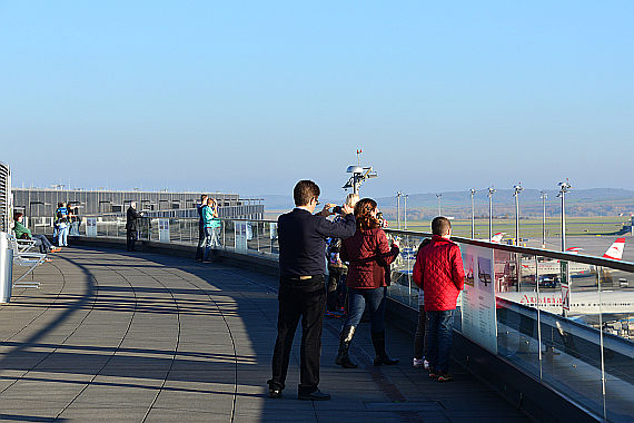 Besucherdeck Besucherterrasse Flughafen Wien Symbolbild Foto PA Austrian Wings Media Crew
