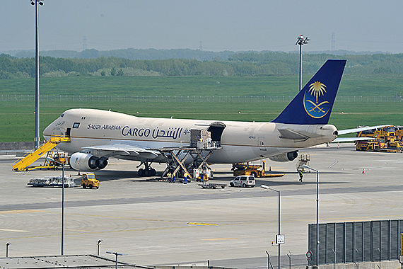 Saudi Arabian Cargo Boeing 747-200F HZ-AIU beim Beladen mit Luftfracht Air Cargo - Foto: PA / Austrian Wings Media Crew