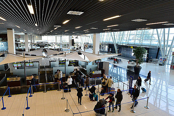 Terminal Flughafen Pressburg Flughafen Bratislava Passagiere_1 Foto PA Austrian Wings Media Crew