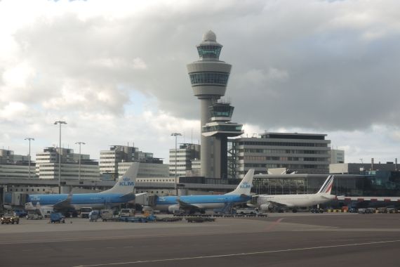 Flughafen Amsterdam SChiphol mit KLM Flugzeugen Foto MK Austrian Wings Media Crew_1