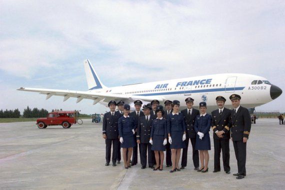 Jubiläum Airbus A300B2_first_deli_to_AFR_1974__crew