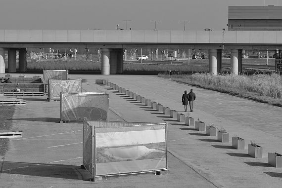 Romantischer Spaziergang auf der Piste des alten Flughafens Aspern Seestadt Foto PA Austrian Wings Media Crew