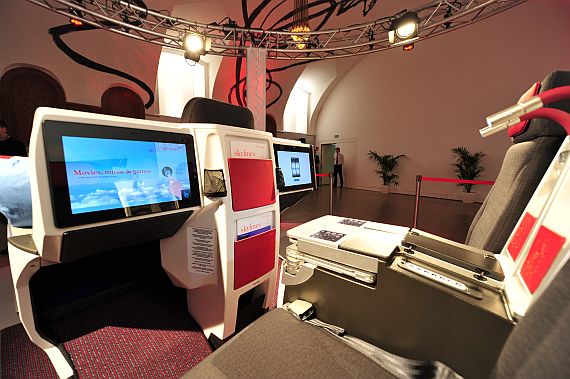 Über mangelnden persönlichen Freiraum können sich die Reisenden in der neuen Langstrecken-Business-Class der AUA wahrlich nicht beklagen - Foto: Austrian Wings Media Crew
