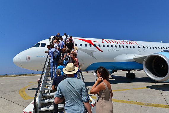 AUA Austrian Airlines Passagiere Rhodos Foto PA Austrian Wings Media Crew
