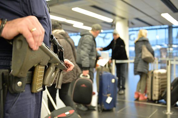 Flughafenpolizei STG77 STG 77_3 Symbolbild Sujetbild Foto PA Austrian Wings Media Crew