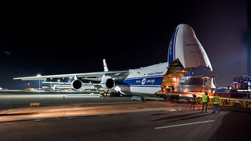 Volga Dnepr Antonov AN-124 Verladung Nachtaufnahme Höfinger Voith