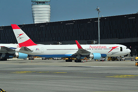 AUA Austrian Airlines Boeing 767-300ER Oe-LAZ Foto Huber Austrian Wings Media Crew