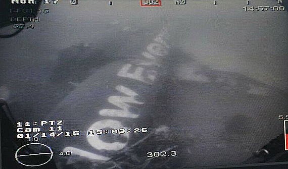 AirAsia Wreckage_1 credit verteidigungsministerium singapur via facebook