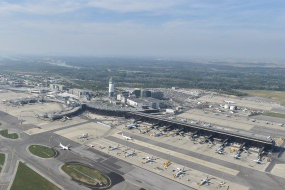 Flughafen Wien Luftaufnahme Foto Huber Austrian Wings Media Crew