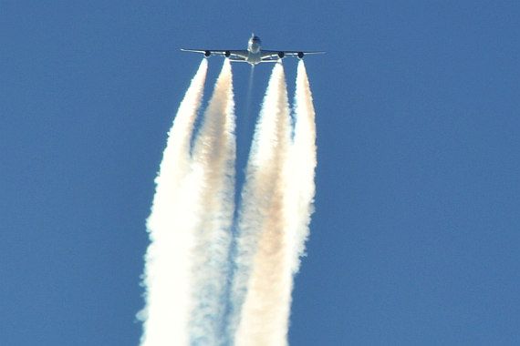 Airbus A380 Kondensstreifen Verkehrsluftfahrt Verkehrsflugzeug Symbolbild Sujetbild Foto Huber Austrian Wings Media Crew