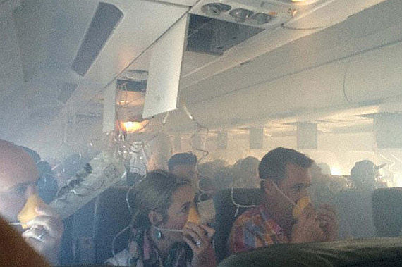 Rauch in der Kabine Smoke on board Jared West via Twitter