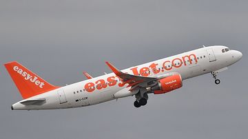 G-EZWI EasyJet Airbus A320 Sharklets Foto Huber Austrian Wings Media Crew_001