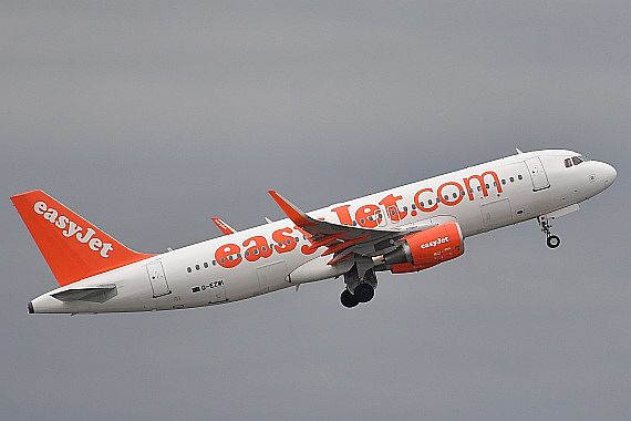 G-EZWI EasyJet Airbus A320 Sharklets Foto Huber Austrian Wings Media Crew_001