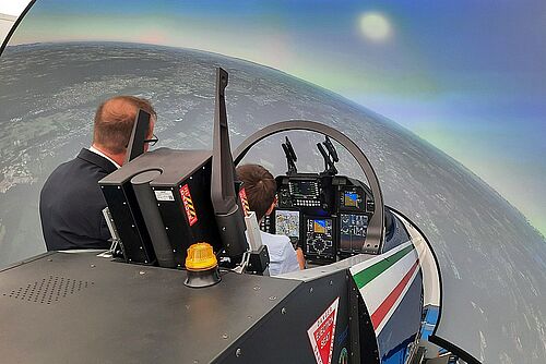 S videem: Leonardo představil simulátor M-345 na SIAF