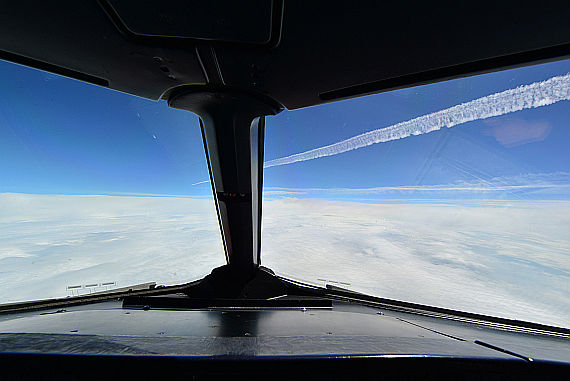 Cockpit REiseflug Symbolbild Sujetbild Flugverkehr Luftverkehr Kondensstreifen Zivilluftfahrt Foto PA Austrian Wings Media Crew