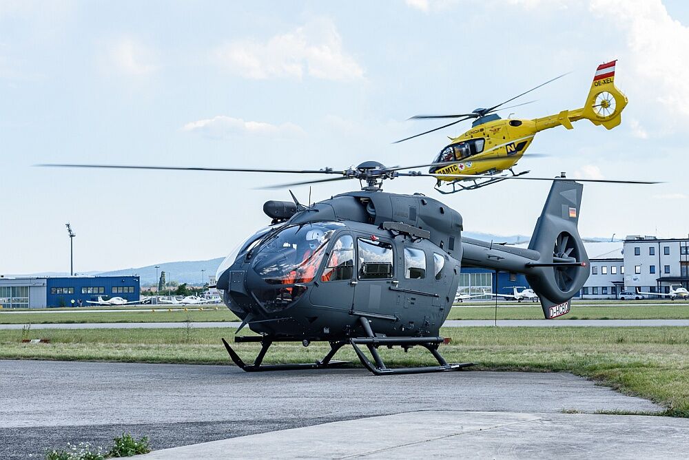 csm_Pr%C3%A4sentation_Airbus_Helicopters_H145_F%C3%BCnfblattrotor_Wiener_Neustadt_28072020_%C3%96AMTC_Christophorus_3_im_Hintergrund_Tobias_Bosina_20200728_14_51_10__TBO3997_c750d46988.jpg