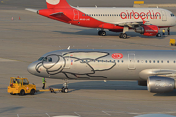 NIKI AirBerlin Air Berlin Symbolbild Sujetbild Pushback Airbus A321 Foto Huber Austrian Wings Media Crew