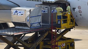 Symbolbild Sujetbild Luftfracht Aircargo Cargo Foto Huber Austrian Wings Media Crew